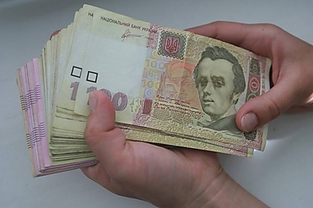 В Киеве поймали с поличным мошенников, которые выманивали деньги у пенсионеров (видео)