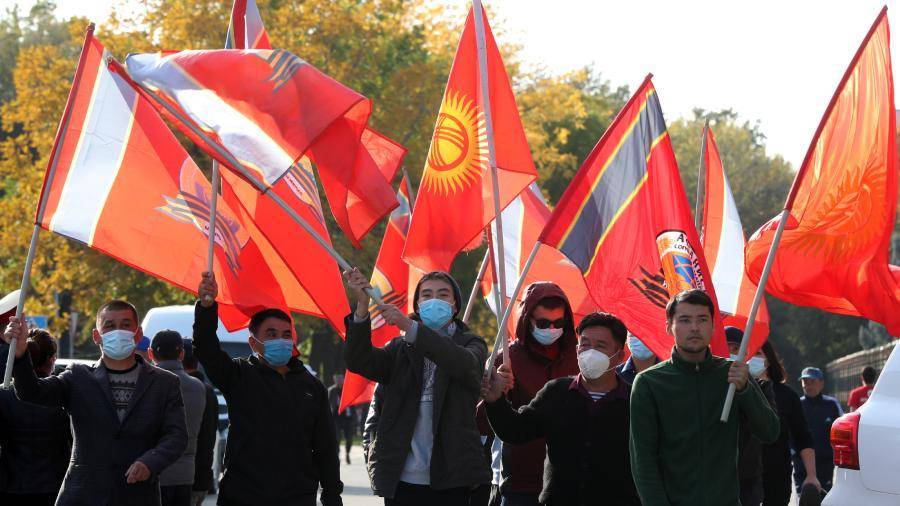 Три губернатора Киргизии сообщили об отставке на фоне протестов