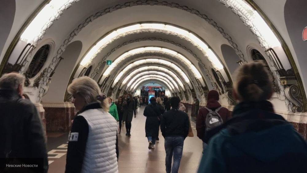 Медики госпитализировали пострадавшую в петербургском метро иностранку