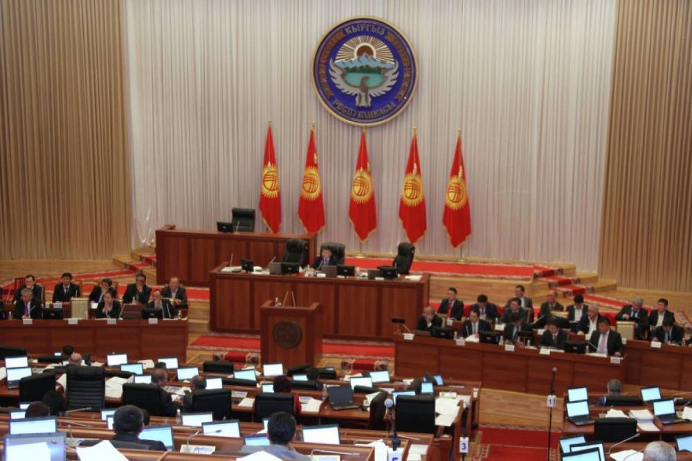 В Кыргызстане в течение двух недель назначат повторные парламентские выборы
