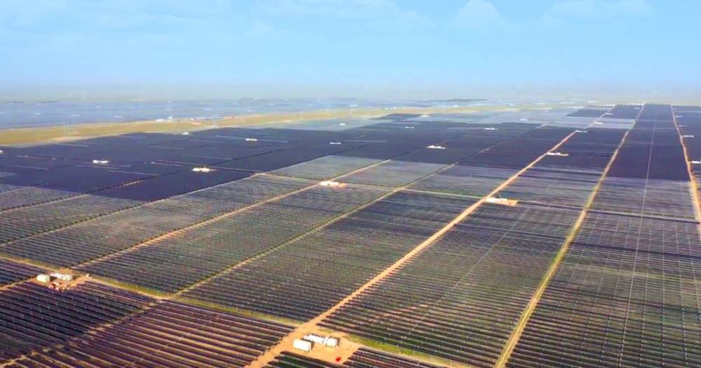 В Китае заработала крупнейшая солнечная электростанция