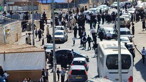 Беспорядки в Бейт-Шемеше: ортодоксы местали камни в полицейских и солдата ЦАХАЛа