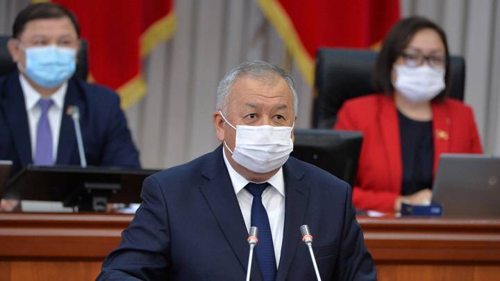 Премьер Киргизии подал в отставку, его место занял освобожденный оппозиционер