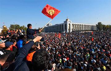 Новым премьером Кыргызстана избрали оппозиционера, которого накануне освободили из СИЗО