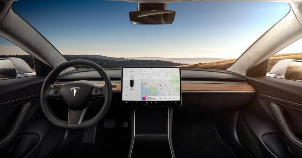 Tesla будут следить за водителями перед ДТП