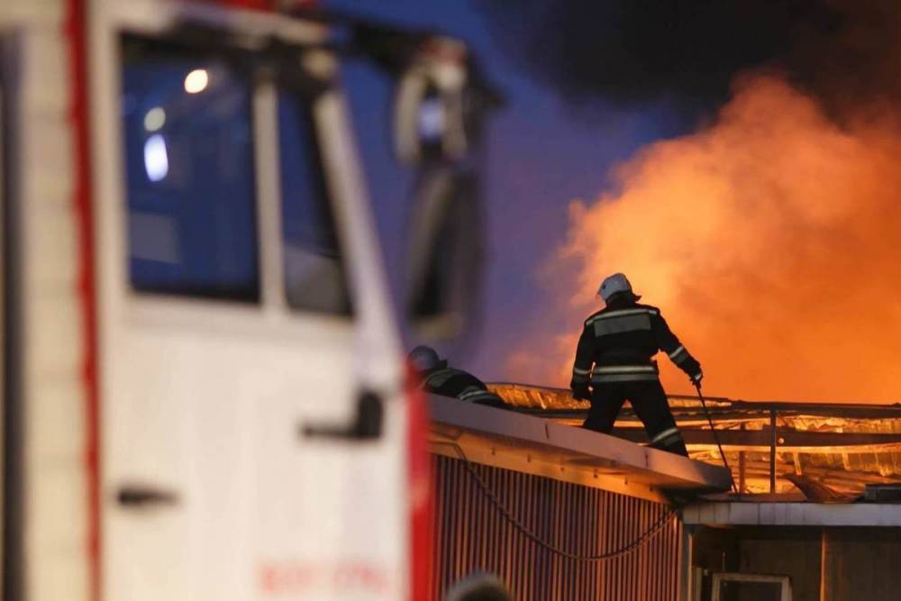 В крупном пожаре на севере Волгограда пострадали люди