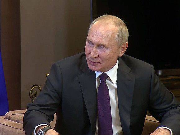 Путин рассказал о вранье в интернете, сладких внуках и растущем брюхе