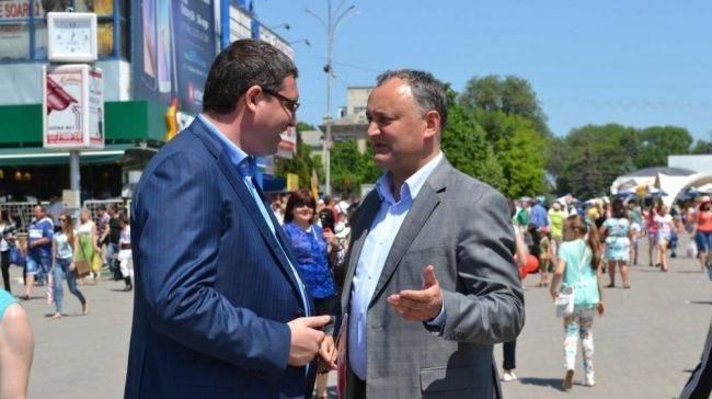 Выборы в Молдавии: Усатый пристально следит за здоровьем Додона
