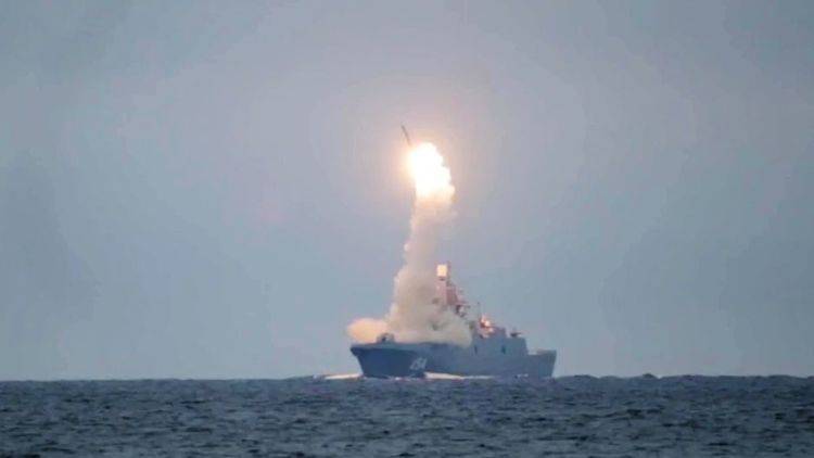 Путину доложили об успешных стрельбах крылатой ракетой "Циркон"