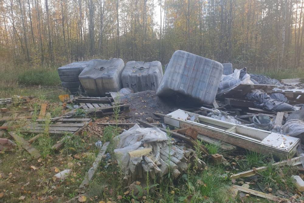 Петербуржцы пожаловались на опасные отходы на Дальневосточном проспекте