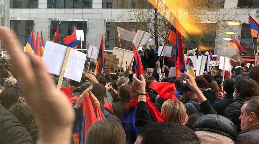 Полиция Брюсселя применила водометы во время акции несогласных с политикой ЕС по Нагорному Карабаху