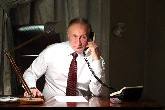 Назарбаев поздравил Владимира Путина с днём рождения