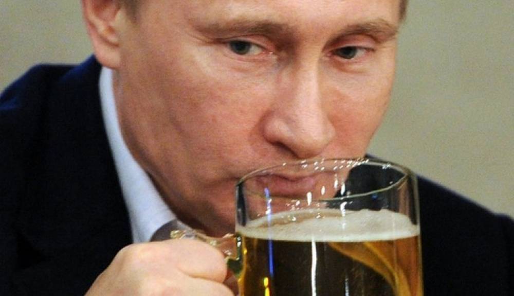 «Брюхо растет». Путин рассказал, почему не пьет пиво и скрывает число внуков
