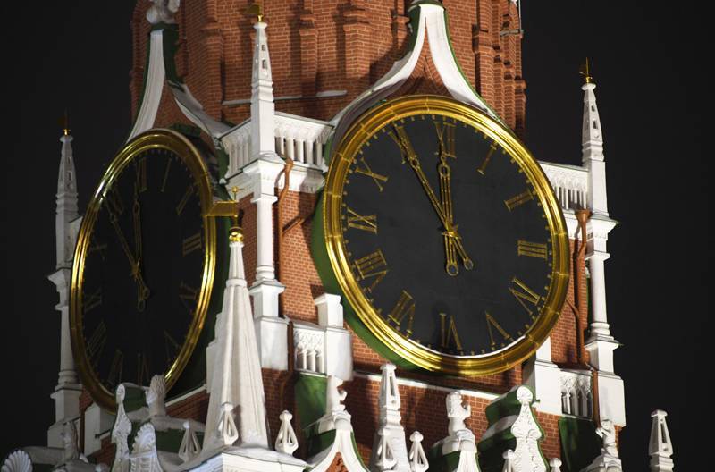 Куранты на Спасской башне Кремля остановятся в полночь 9 октября