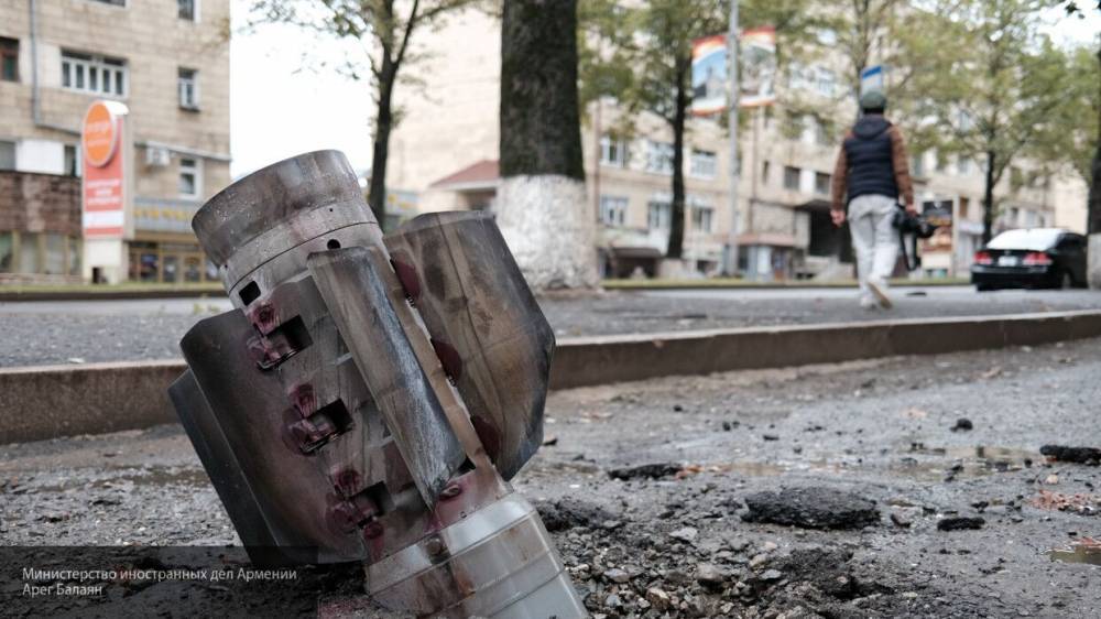 Очевидцы сообщили о мощных взрывах в столице Нагорного Карабаха