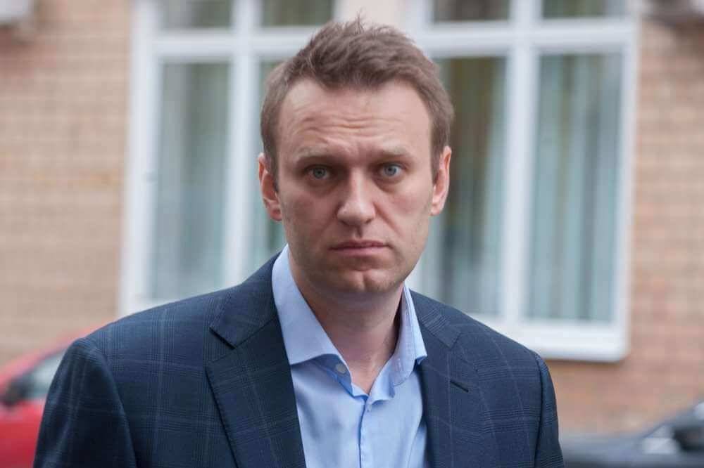 Лечивший навального в Омске врач, назвал возможные причины его состояния