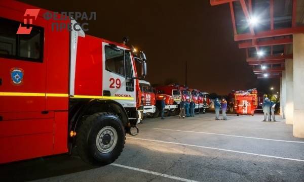 На место горящего склада под Рязанью выехали еще 200 спасателей