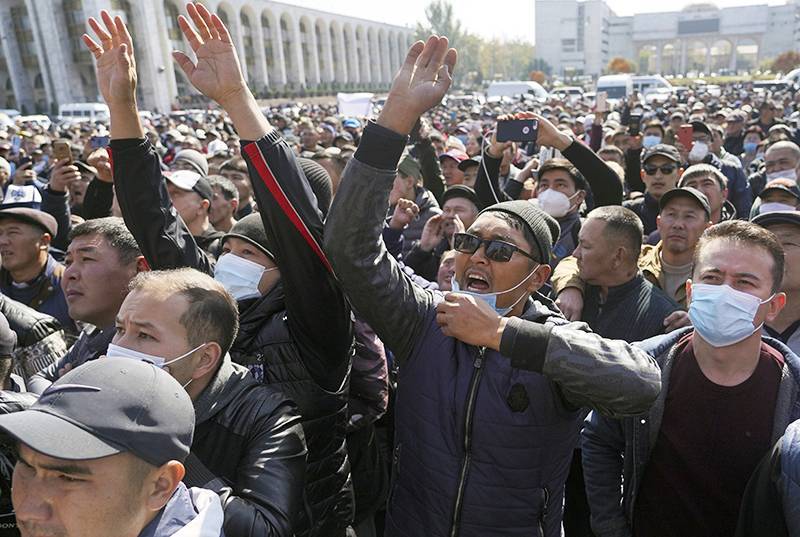 "Бардак и хаос": в Кремле прокомментировали происходящее в Киргизии