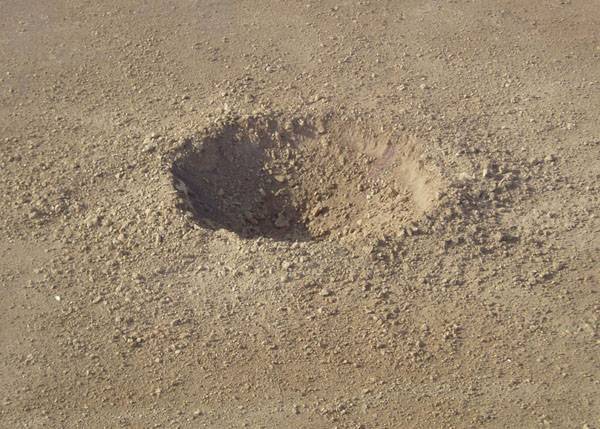 В Дагестане нашли воронку и предмет, похожий на снаряд. Грешат на Азербайджан