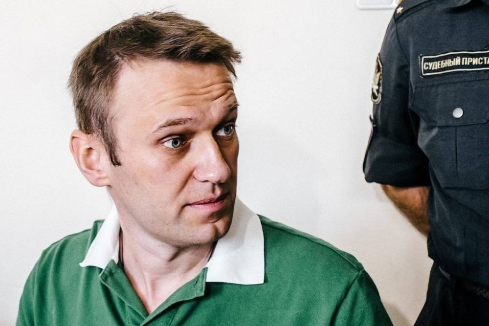 МВД: Певчих сама купила бутылку из номера Навального уже в аэропорту
