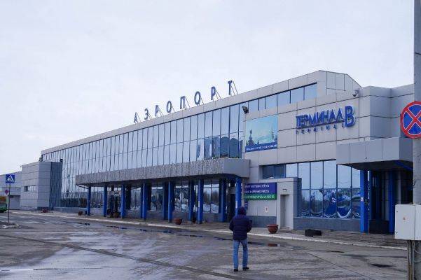 В полиции указали на связь между минированием аэропорта в Омске и Навальным