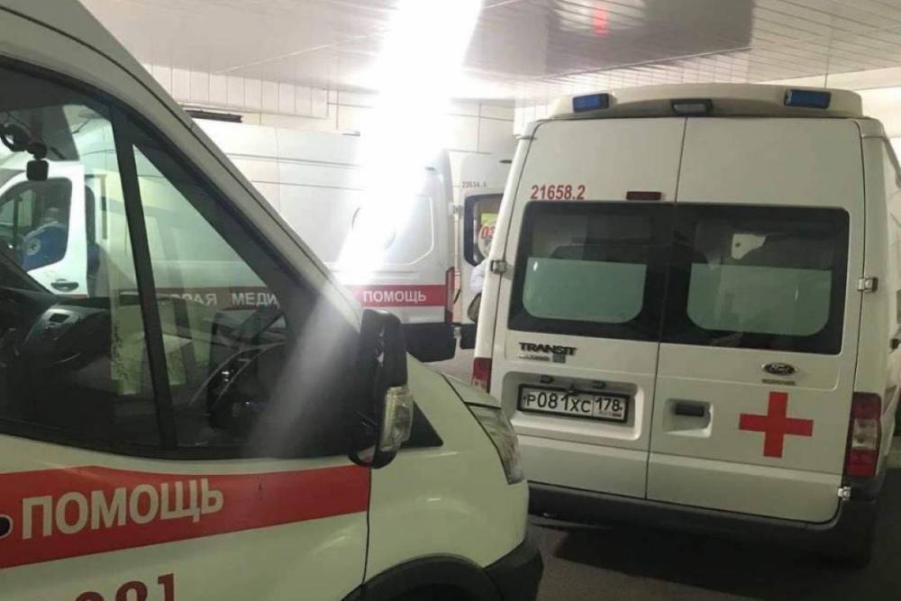 Власти Петербурга отчитались о мерах борьбы с очередями машин скорой помощи