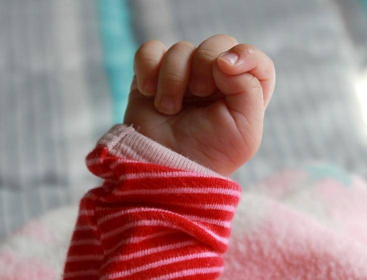 В Свердловской области мать полгода держала в шкафу новорожденную ночь