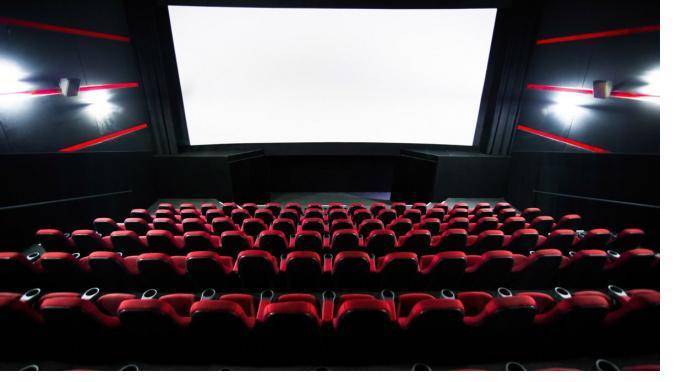 В Ленобласти изменили правила работы кинотеатров, салонов красоты и МФЦ