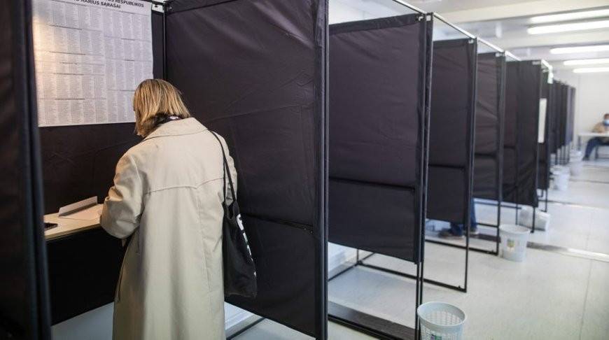 Подкуп избирателей и фото бюллетеней - наблюдатели фиксируют нарушения на выборах в Литве