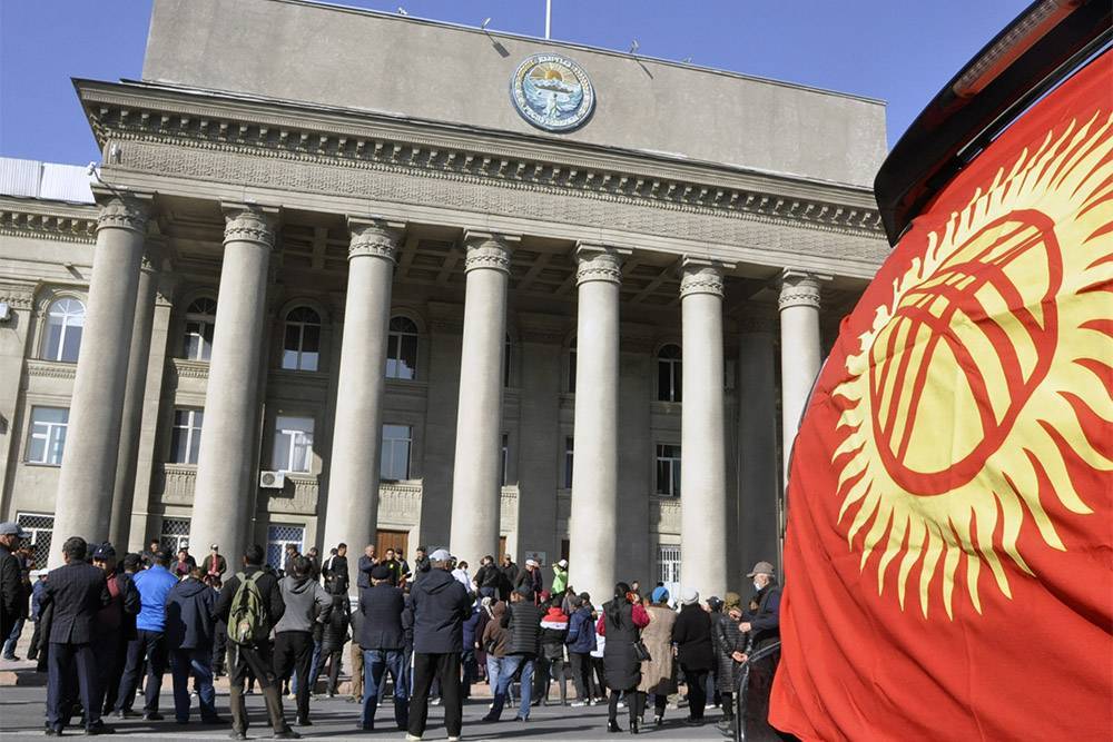 Президент Киргизии отправил правительство и премьер-министра в отставку