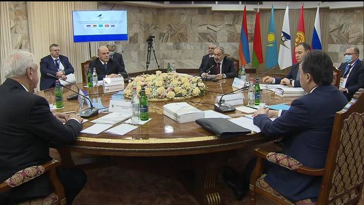 Мишустин подтвердил готовность России помочь в урегулировании конфликта в Нагорном Карабахе