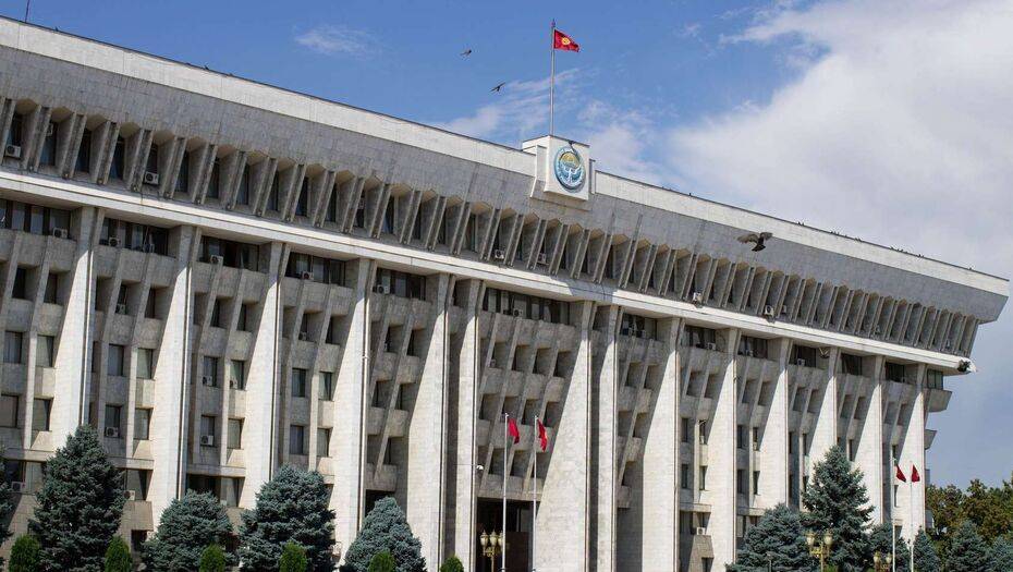 Жээнбеков ввёл в Бишкеке режим чрезвычайного положения