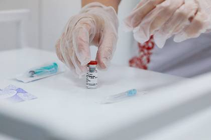 Власти Подмосковья назвали сроки вакцинации медиков от коронавируса