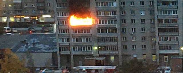 Спасатели в Новосибирске эвакуировали женщину с ожогами из горящей квартиры