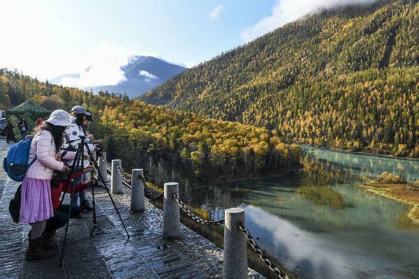 Более 15 миллионов туристов съездили на каникулах в Синцзян