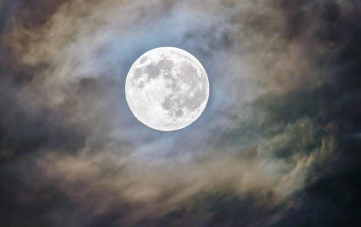 Ученые выяснили причину намагниченности коры Луны