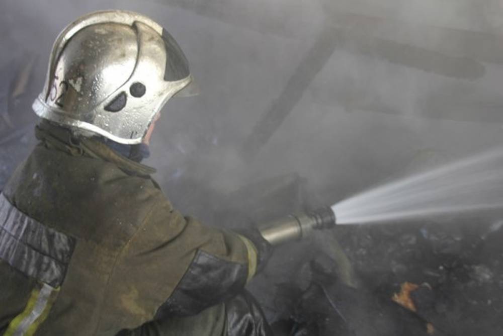 Спасатели тушили пожар в Петроградском районе Петербурга
