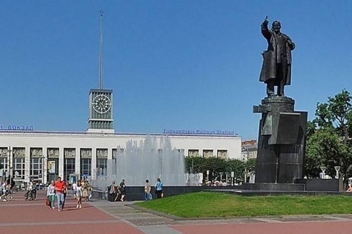 Беглов предложил петербуржцам выбрать музыку для фонтана на площади Ленина