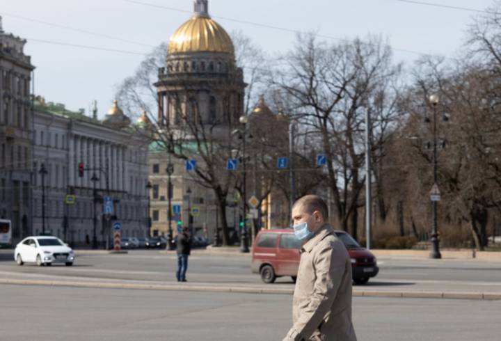 В Петербурге продлили действующие ограничения по коронавирусу