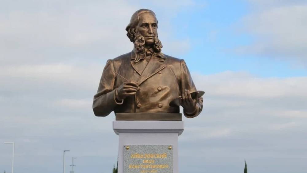 В аэропорту Крыма появился памятник великому художнику Ивану Айвазовскому
