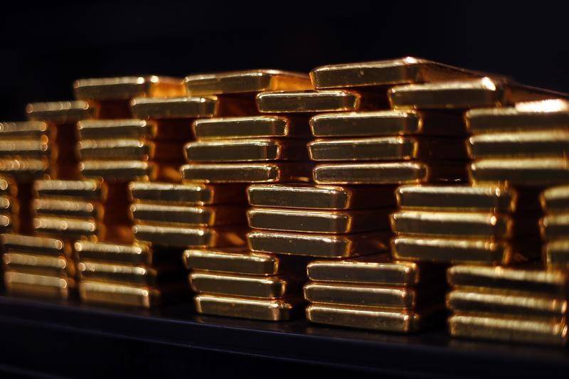 Фьючерсы на золото подешевели в ходе американских торгов