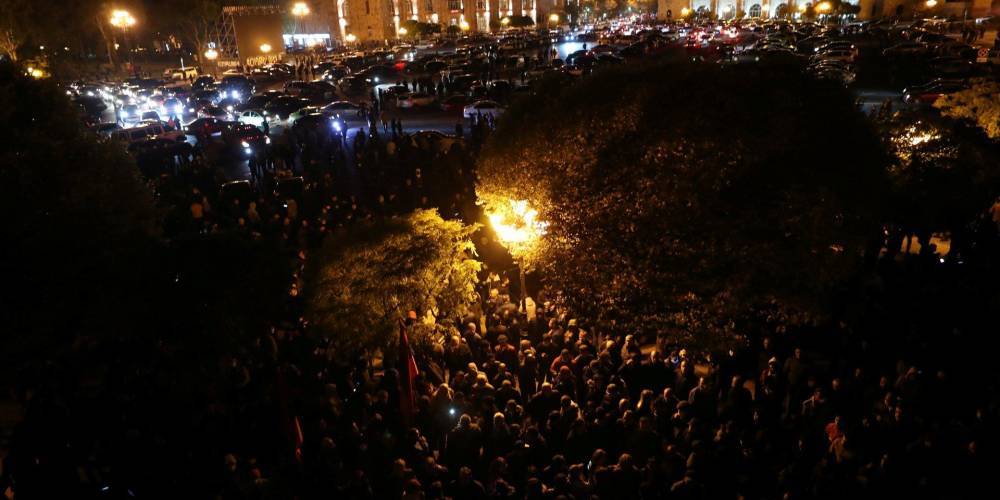 В Ереване захватили здание парламента, Пашинян назвал протестующих провокаторами