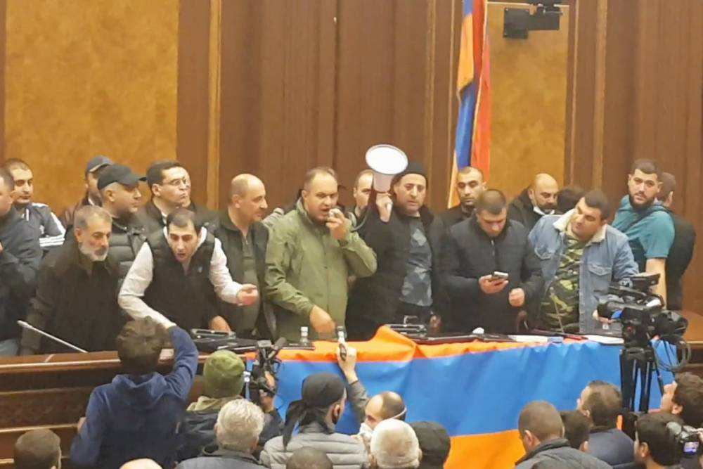 Минобороны и Генштаб ВС Армении предостерегли от потрясений в стране