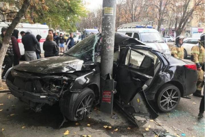 В Ростове водитель и пассажир пострадали в столкновении ГАЗели с «Киа Оптима»