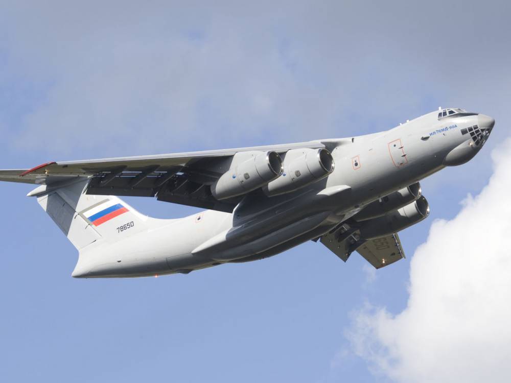 В Нагорный Карабах вылетели первые 10 самолетов с российскими миротворцами