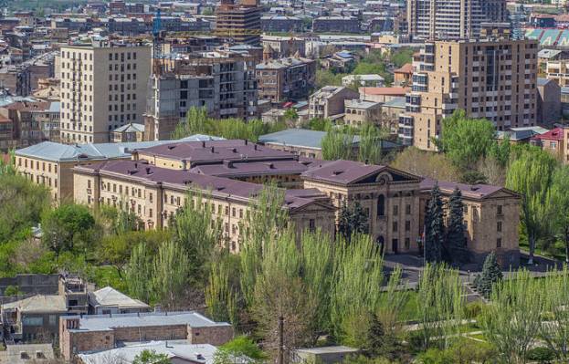 Армянская оппозиция потребовала от властей выйти из мирного соглашения по Нагорному Карабаху