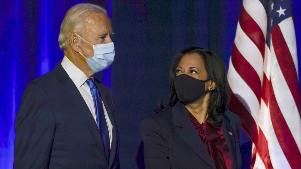 Байден призвал американцев носить маски: "Впереди мрачная зима"