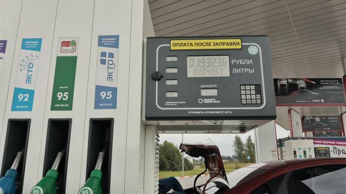 Как выросли цены на бензин в Петербурге за девять месяцев