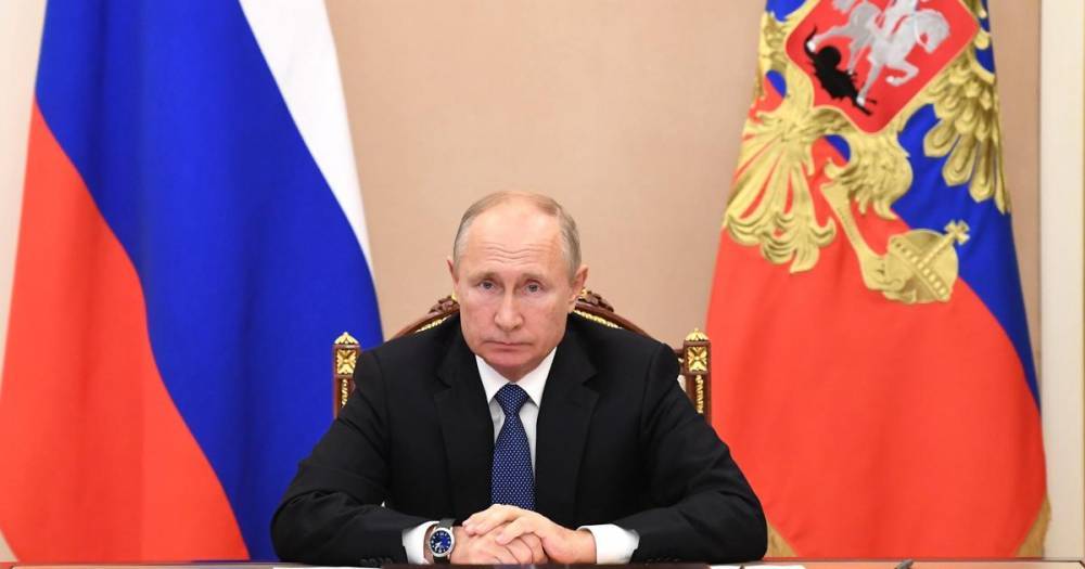 Путин поручил Шойгу оказать помощь семьям погибших при атаке на Ми-24