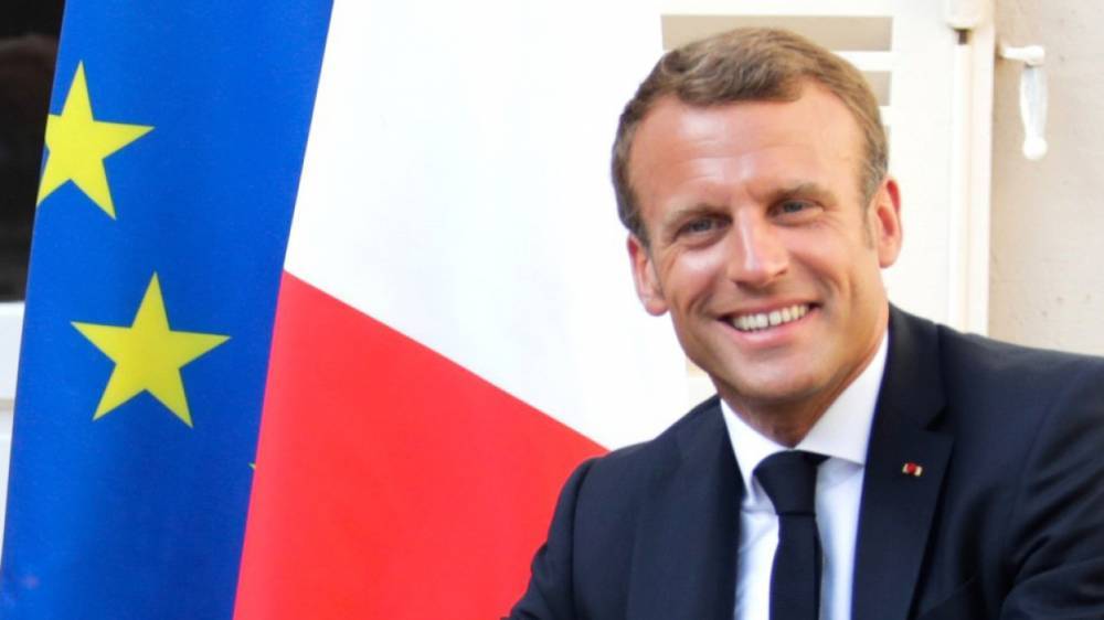 Президент Франции требует моментально удалять из Сети опасный контент